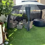 Jacuzzi A L'abri Des Vents بيت للعطل *