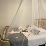Jacuzzi A L'abri Des Vents بيت للعطل قرقشونه