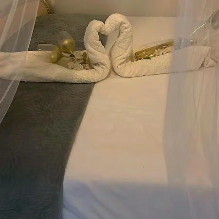 Jacuzzi A L'abri Des Vents 펜션 *